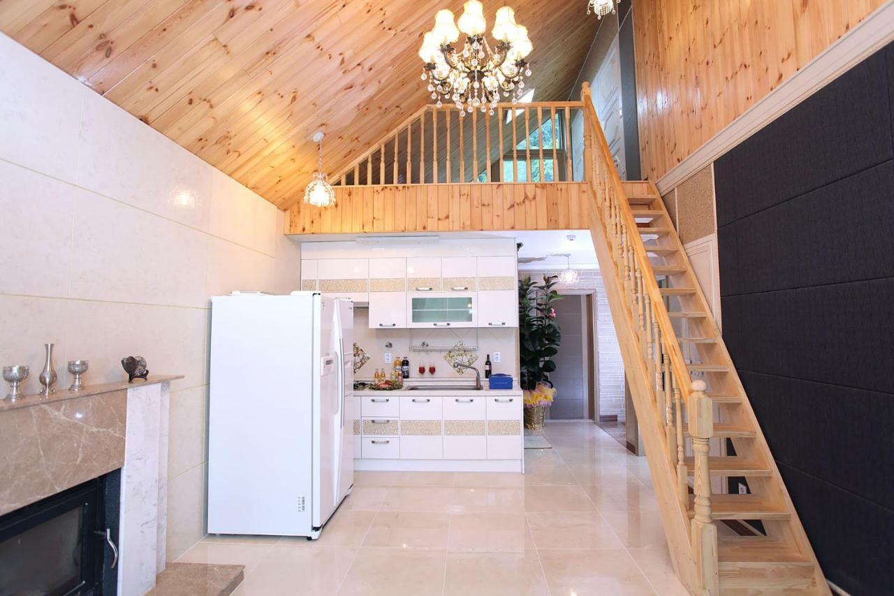 Villa Moon On The Cloud Yeongwol Exterior foto
