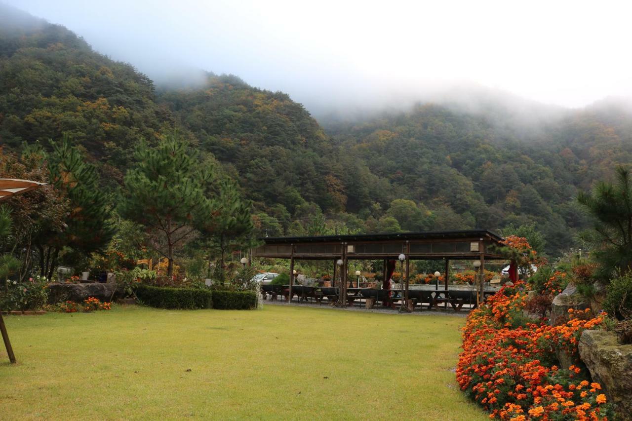 Villa Moon On The Cloud Yeongwol Exterior foto