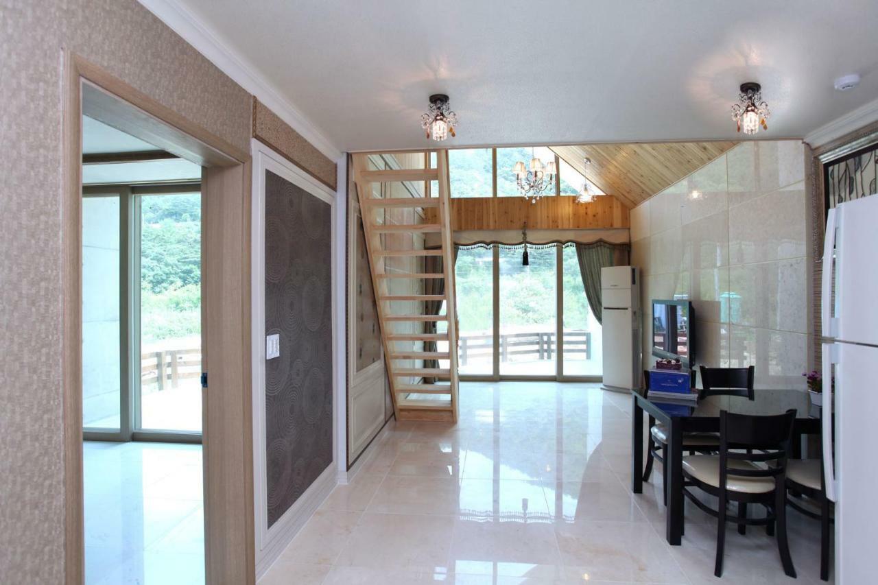 Villa Moon On The Cloud Yeongwol Exterior foto
