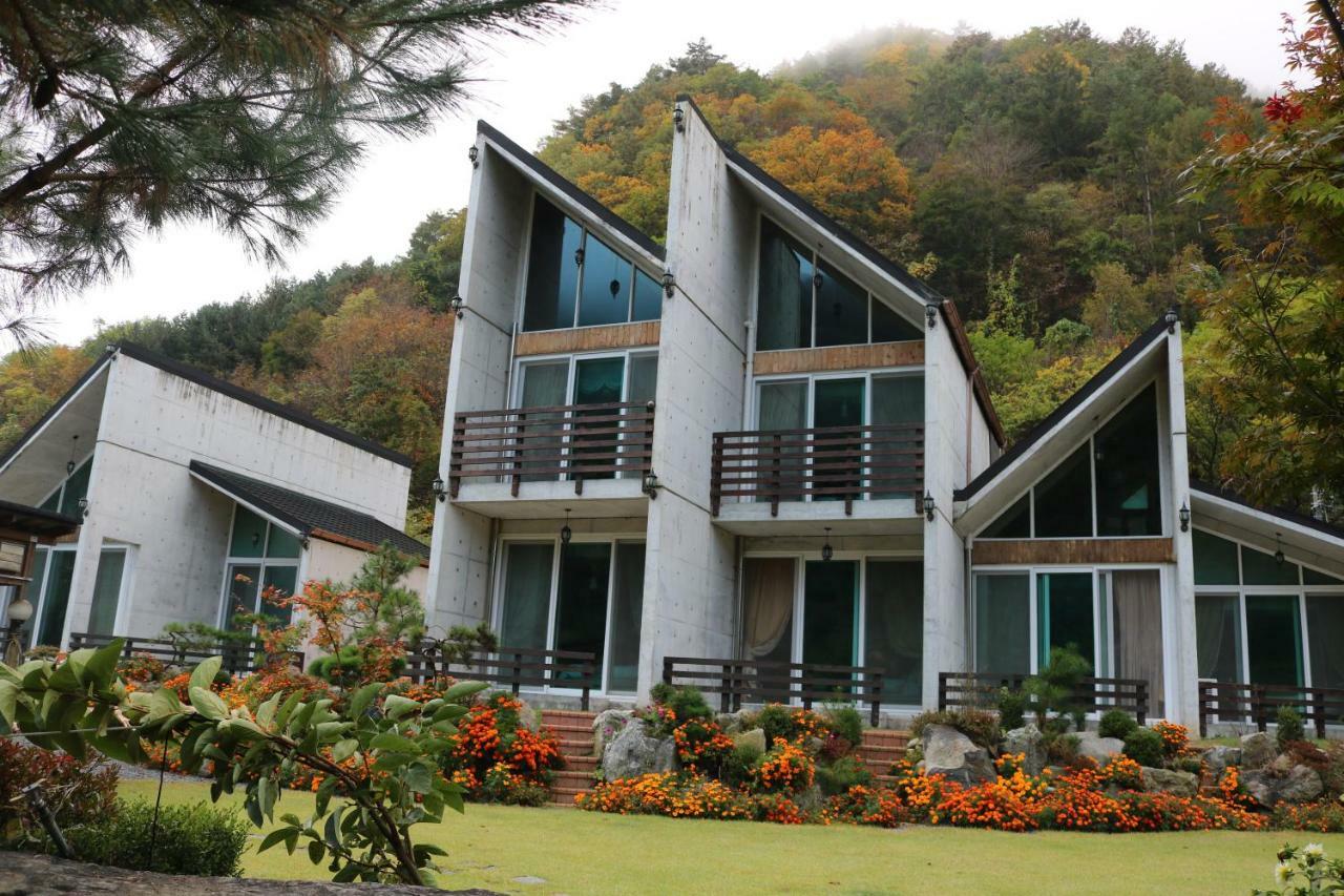 Villa Moon On The Cloud Yeongwol Exterior foto