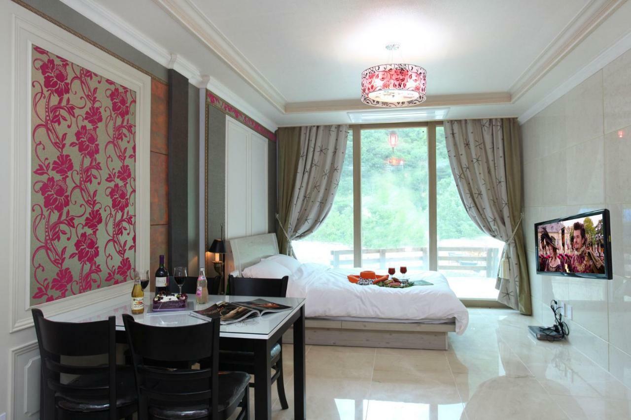 Villa Moon On The Cloud Yeongwol Exterior foto