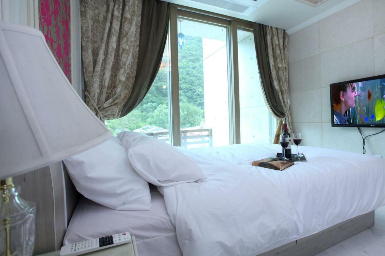 Villa Moon On The Cloud Yeongwol Exterior foto