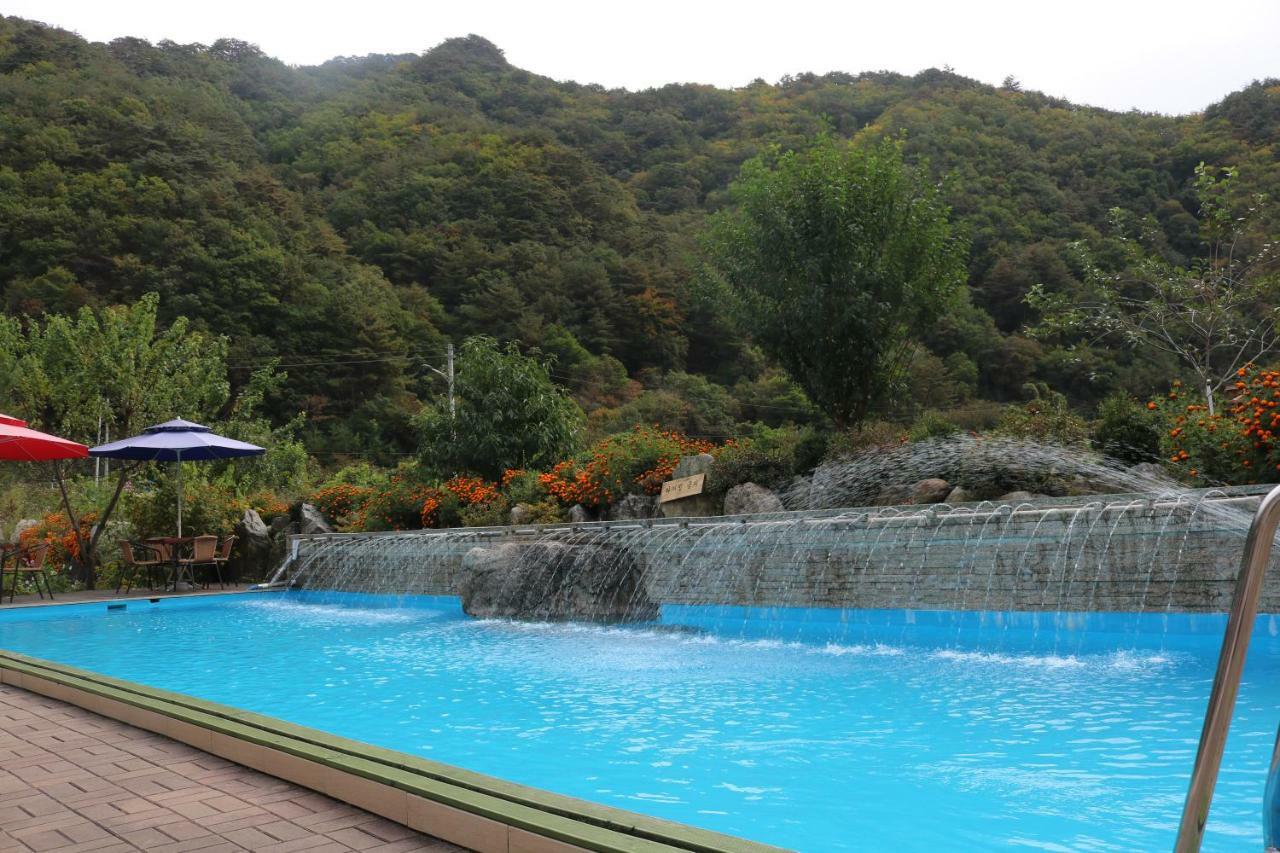 Villa Moon On The Cloud Yeongwol Exterior foto